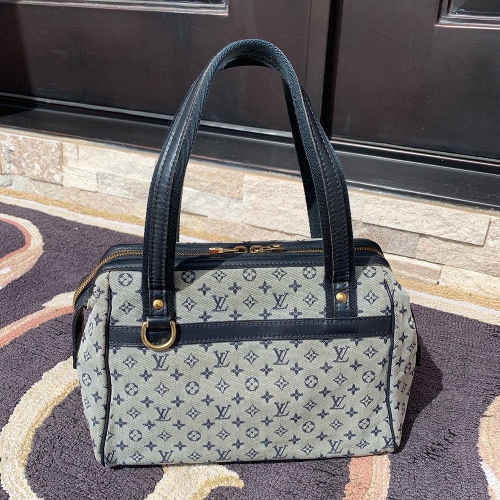 Louis Vuitton Monogram Lin Josephine PM Canvas.